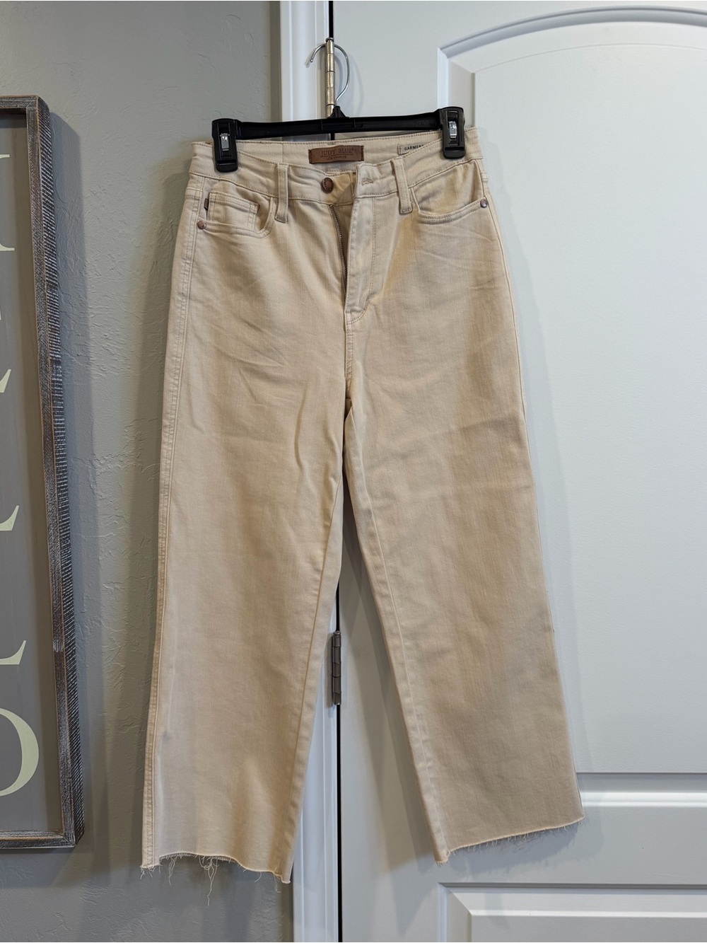 High-Rise Cropped Jeans in Cream